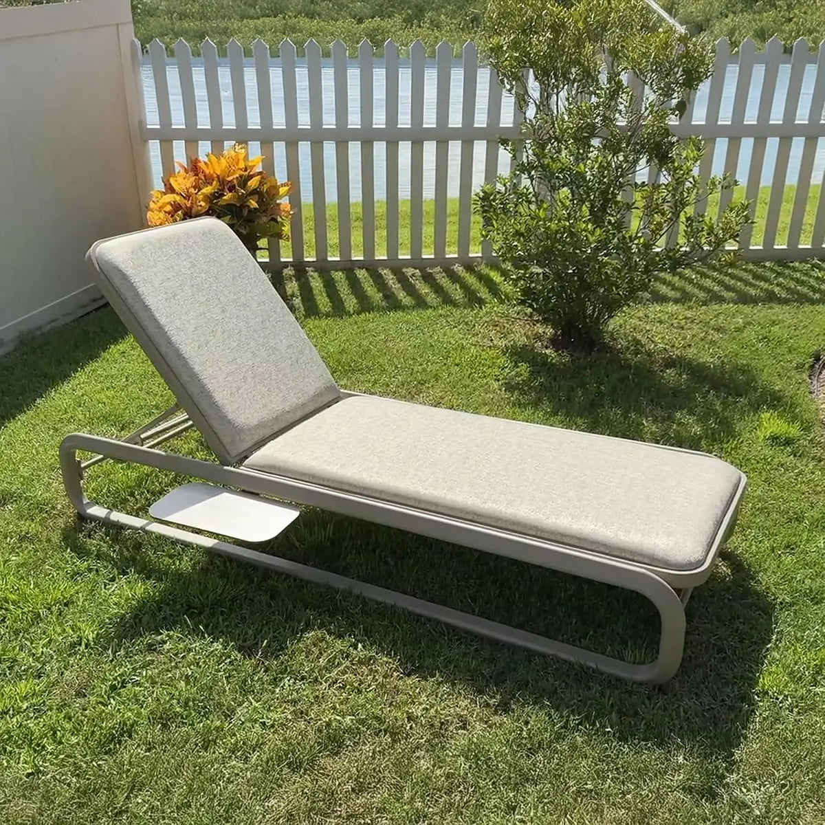 Modern Outdoor Aluminum And Wood Chaise Lounge Chairs For Patios