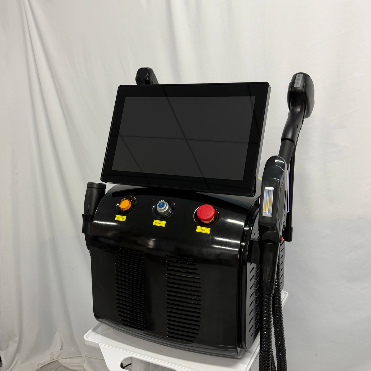 Professional 808nm Diode Laser System For Hair Tattoo Removal