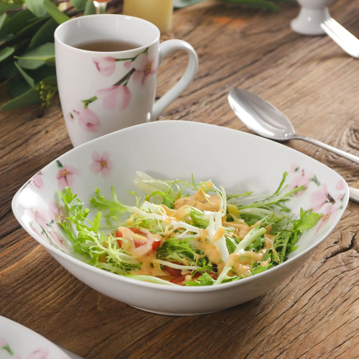 VEWEET Porcelain Dinnerware Set With Plates Bowls Cups And Saucers
